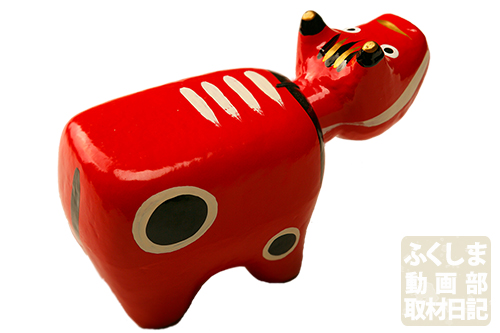 こちらが会津地方の伝統的郷土玩具「赤べこ」